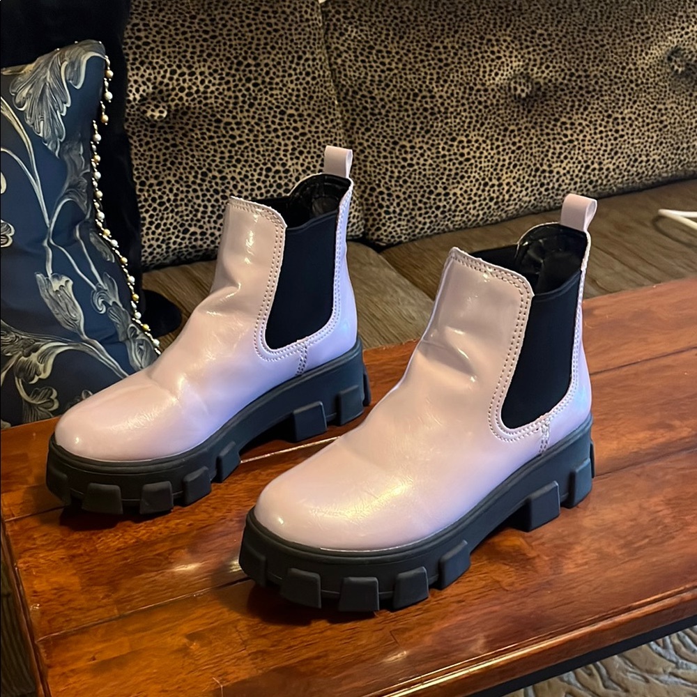 Cream and Black Ankle Boots with Chunky Sole and Elastic Side Panels